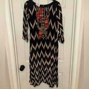Elegant Black and Tan Zigzag Dress Size M